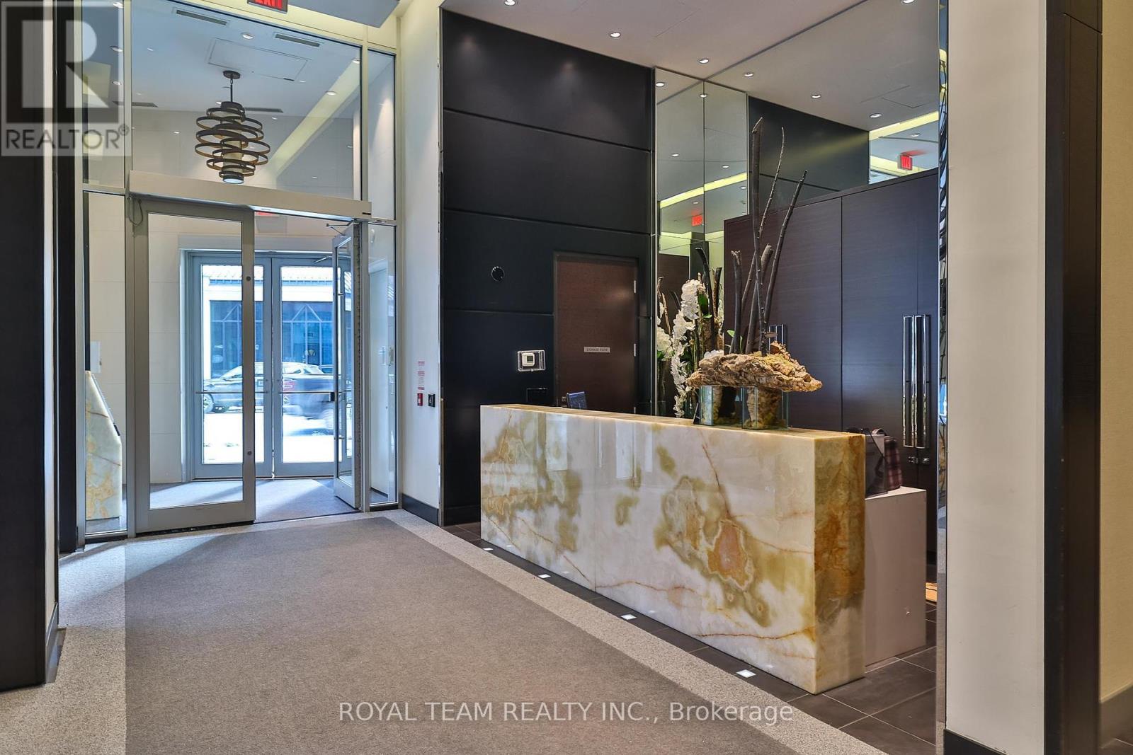 Property at 1403 - 32 DAVENPORT ROAD image 3