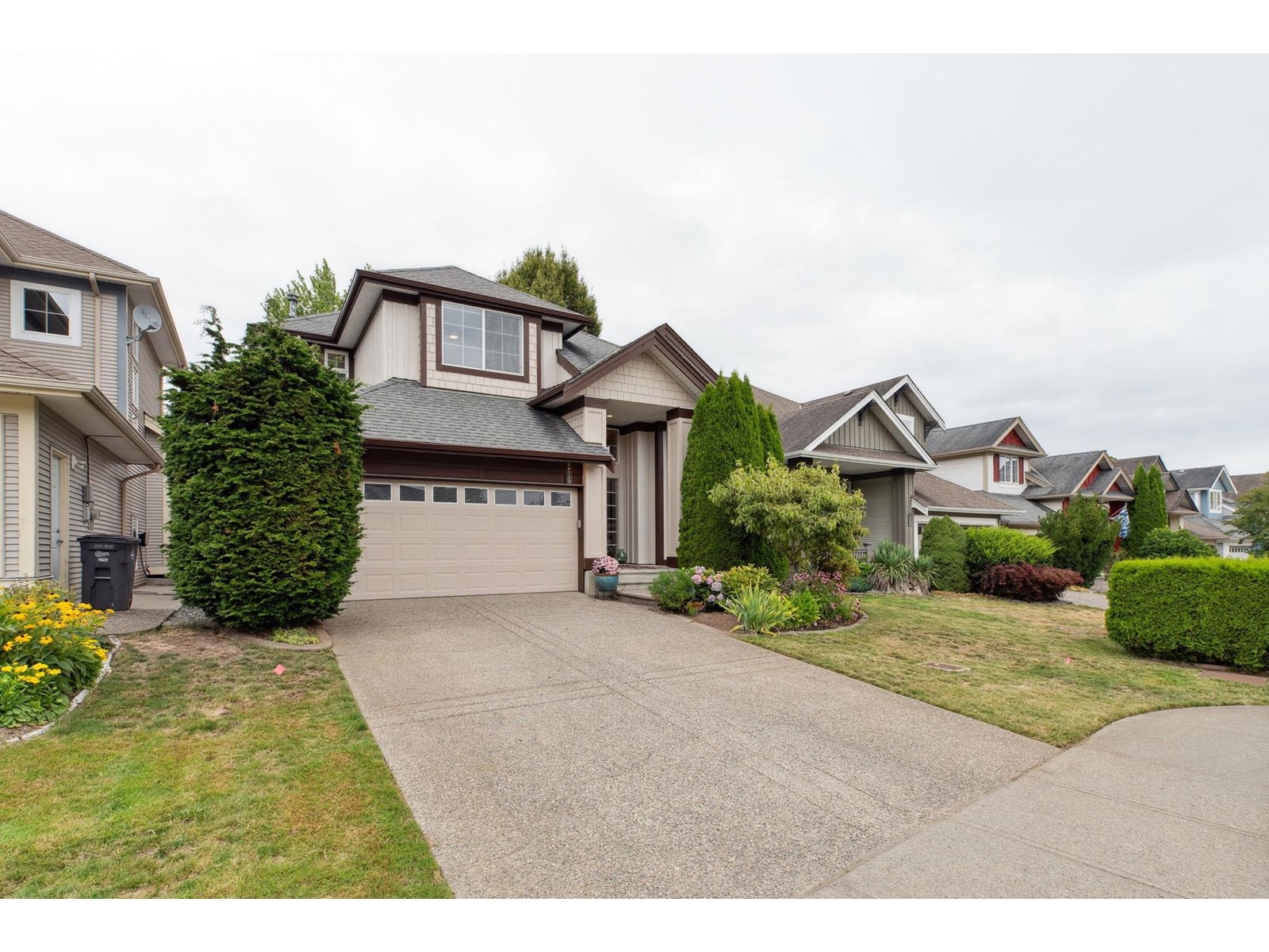 Property at 14723 58 AVENUE image 2