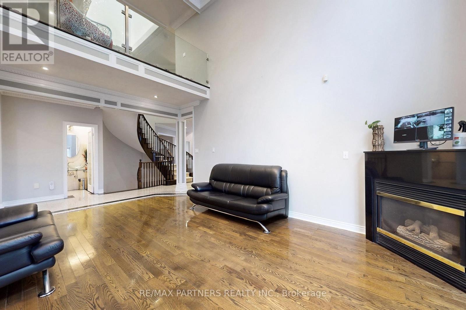 Property at 115 GOLDEN TULIP CRESCENT image 4