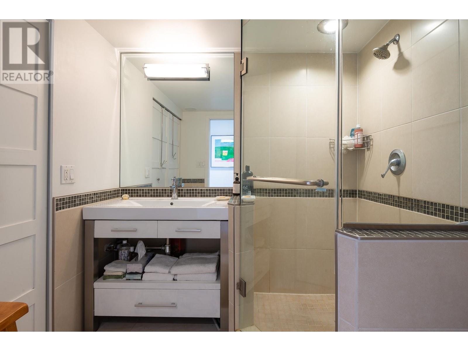 Listing Picture 24 of 38 : 301 1337 W 10TH AVENUE, Vancouver / 溫哥華 - 魯藝地產 Yvonne Lu Group - MLS Medallion Club Member