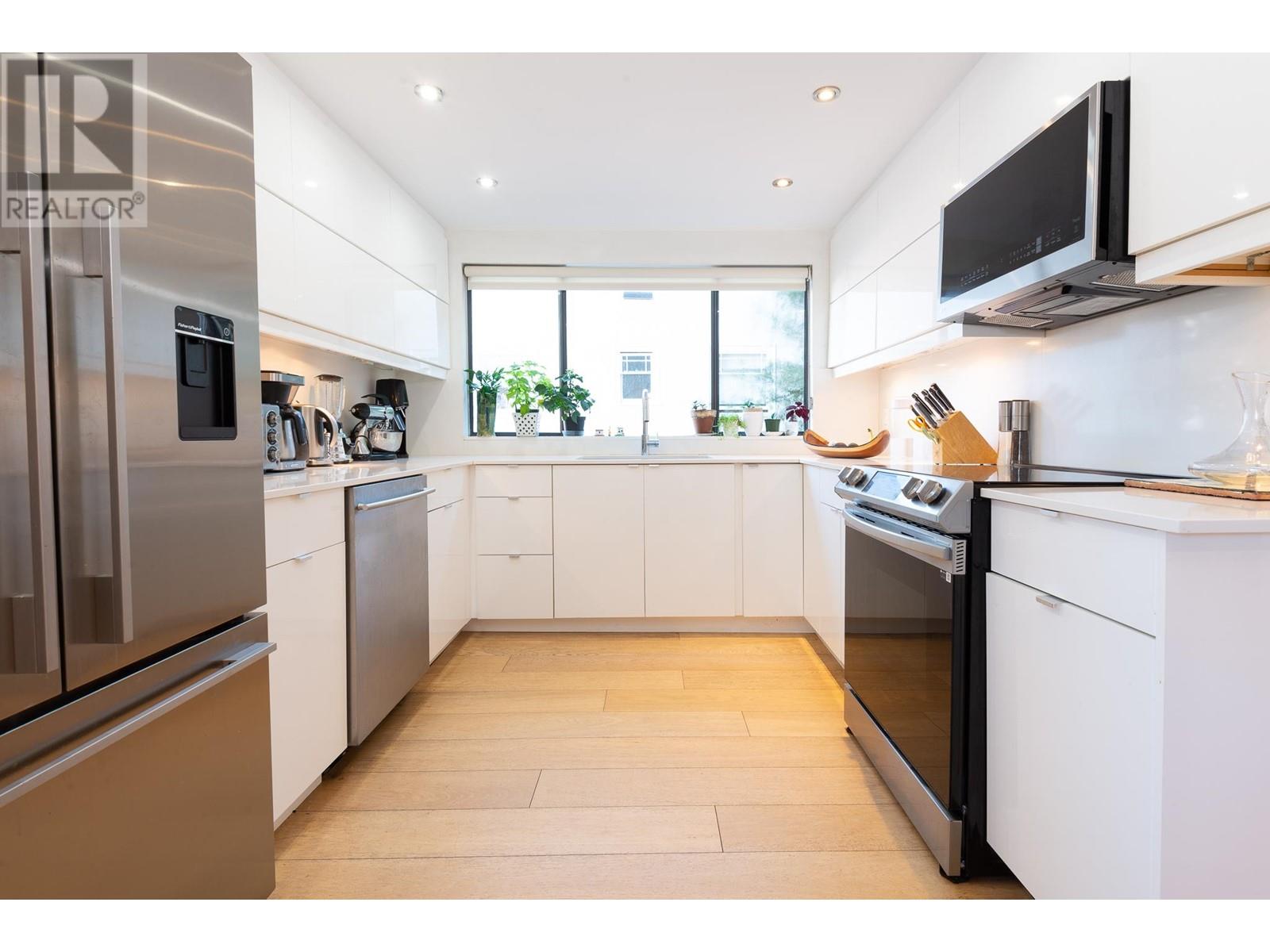 Listing Picture 4 of 38 : 301 1337 W 10TH AVENUE, Vancouver / 溫哥華 - 魯藝地產 Yvonne Lu Group - MLS Medallion Club Member