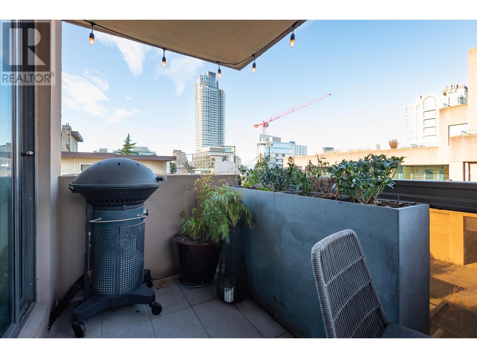 Listing Picture 13 of 38 : 301 1337 W 10TH AVENUE, Vancouver / 溫哥華 - 魯藝地產 Yvonne Lu Group - MLS Medallion Club Member