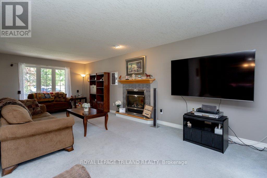 Photo 3 of 23 for 25 Steeplechase Court