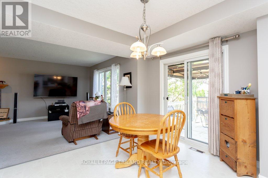 Photo 4 of 23 for 25 Steeplechase Court