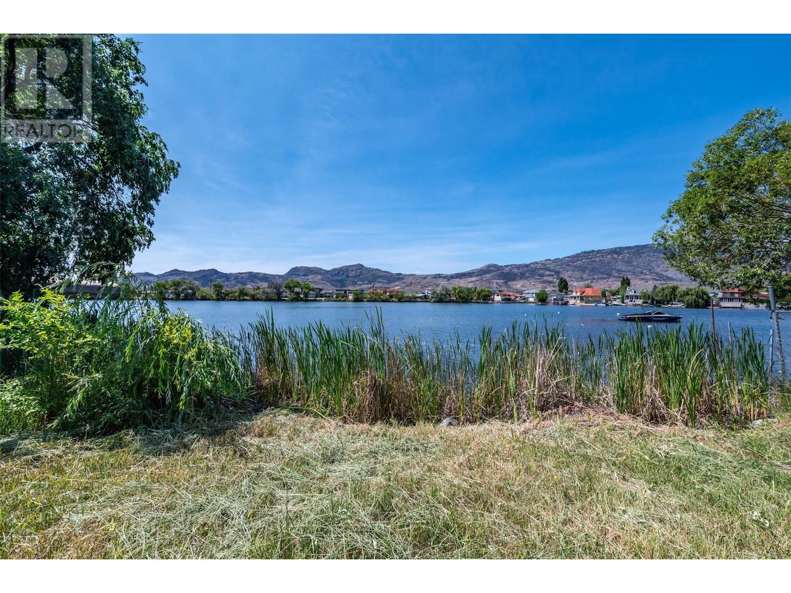 Property at 44 Bayview Crescent image 4