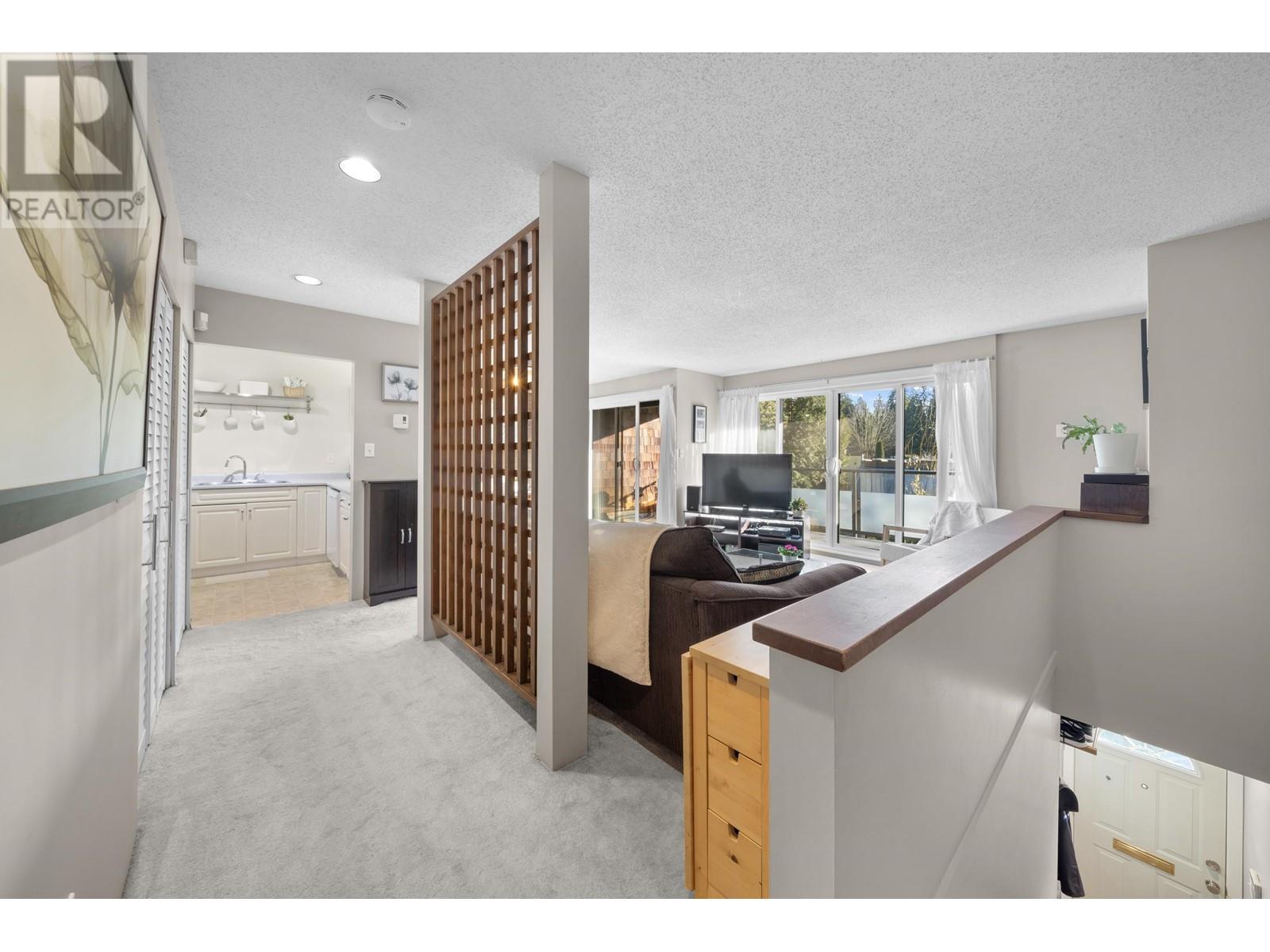 Listing Picture 10 of 40 : 4167 BRIDGEWATER CRESCENT, Burnaby / 本拿比 - 魯藝地產 Yvonne Lu Group - MLS Medallion Club Member