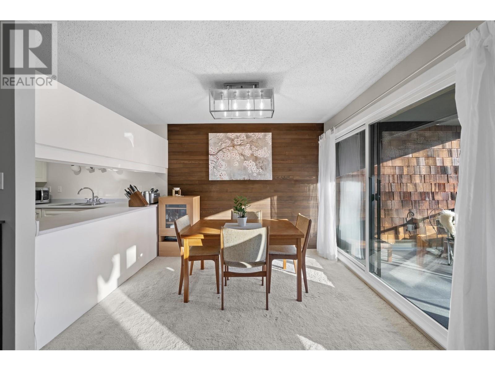 Listing Picture 12 of 40 : 4167 BRIDGEWATER CRESCENT, Burnaby / 本拿比 - 魯藝地產 Yvonne Lu Group - MLS Medallion Club Member