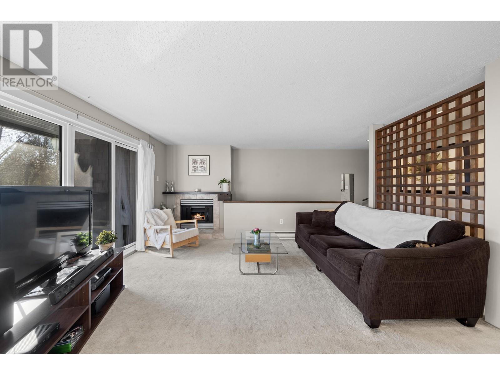 Listing Picture 2 of 40 : 4167 BRIDGEWATER CRESCENT, Burnaby / 本拿比 - 魯藝地產 Yvonne Lu Group - MLS Medallion Club Member