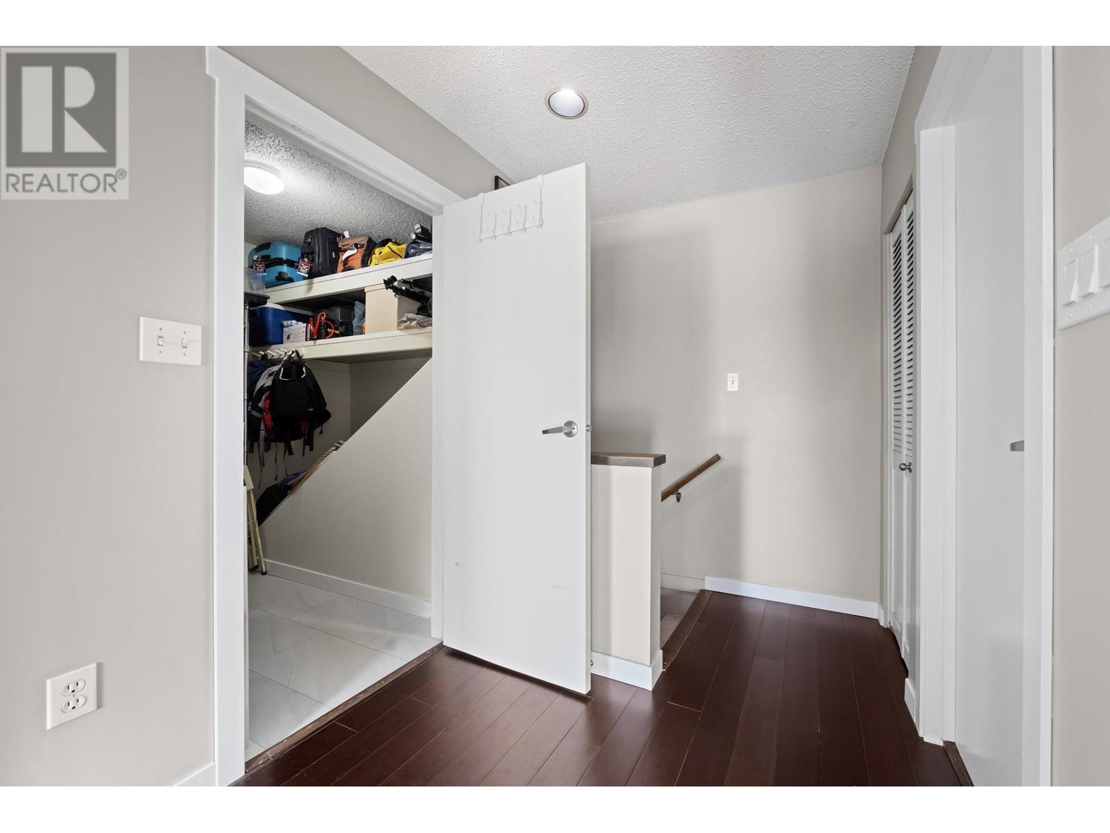 Listing Picture 20 of 40 : 4167 BRIDGEWATER CRESCENT, Burnaby / 本拿比 - 魯藝地產 Yvonne Lu Group - MLS Medallion Club Member