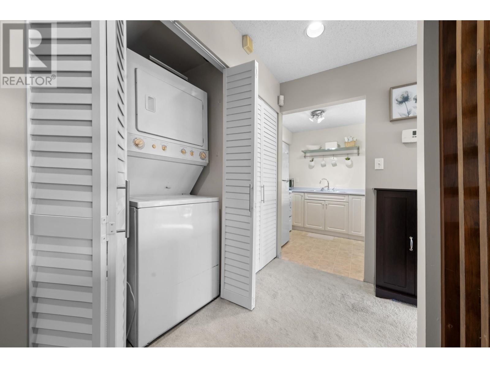 Listing Picture 21 of 40 : 4167 BRIDGEWATER CRESCENT, Burnaby / 本拿比 - 魯藝地產 Yvonne Lu Group - MLS Medallion Club Member