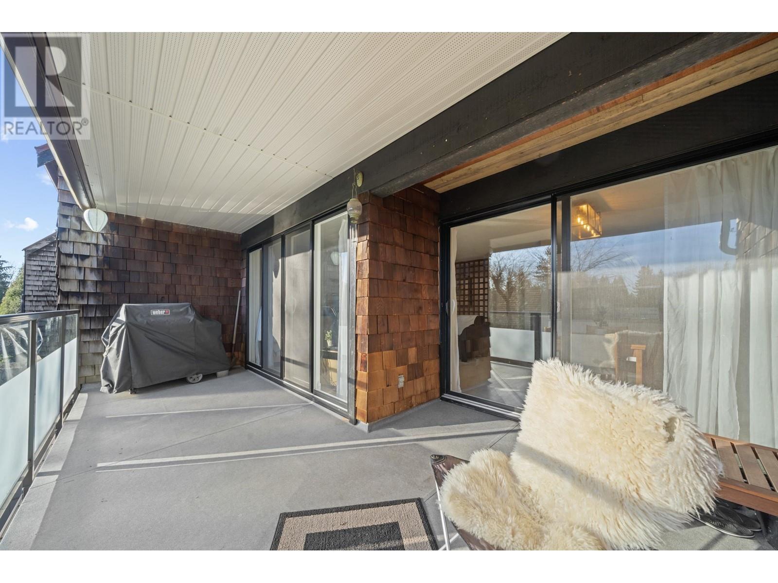 Listing Picture 27 of 40 : 4167 BRIDGEWATER CRESCENT, Burnaby / 本拿比 - 魯藝地產 Yvonne Lu Group - MLS Medallion Club Member
