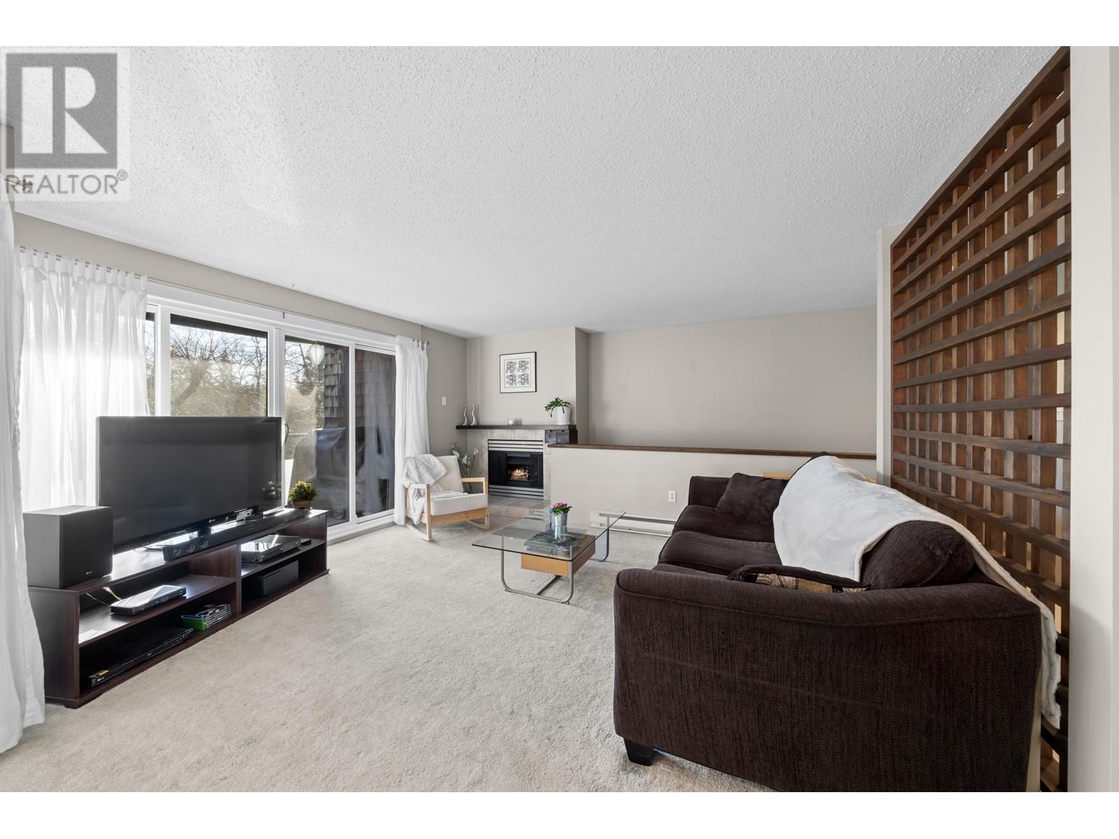Listing Picture 3 of 40 : 4167 BRIDGEWATER CRESCENT, Burnaby / 本拿比 - 魯藝地產 Yvonne Lu Group - MLS Medallion Club Member