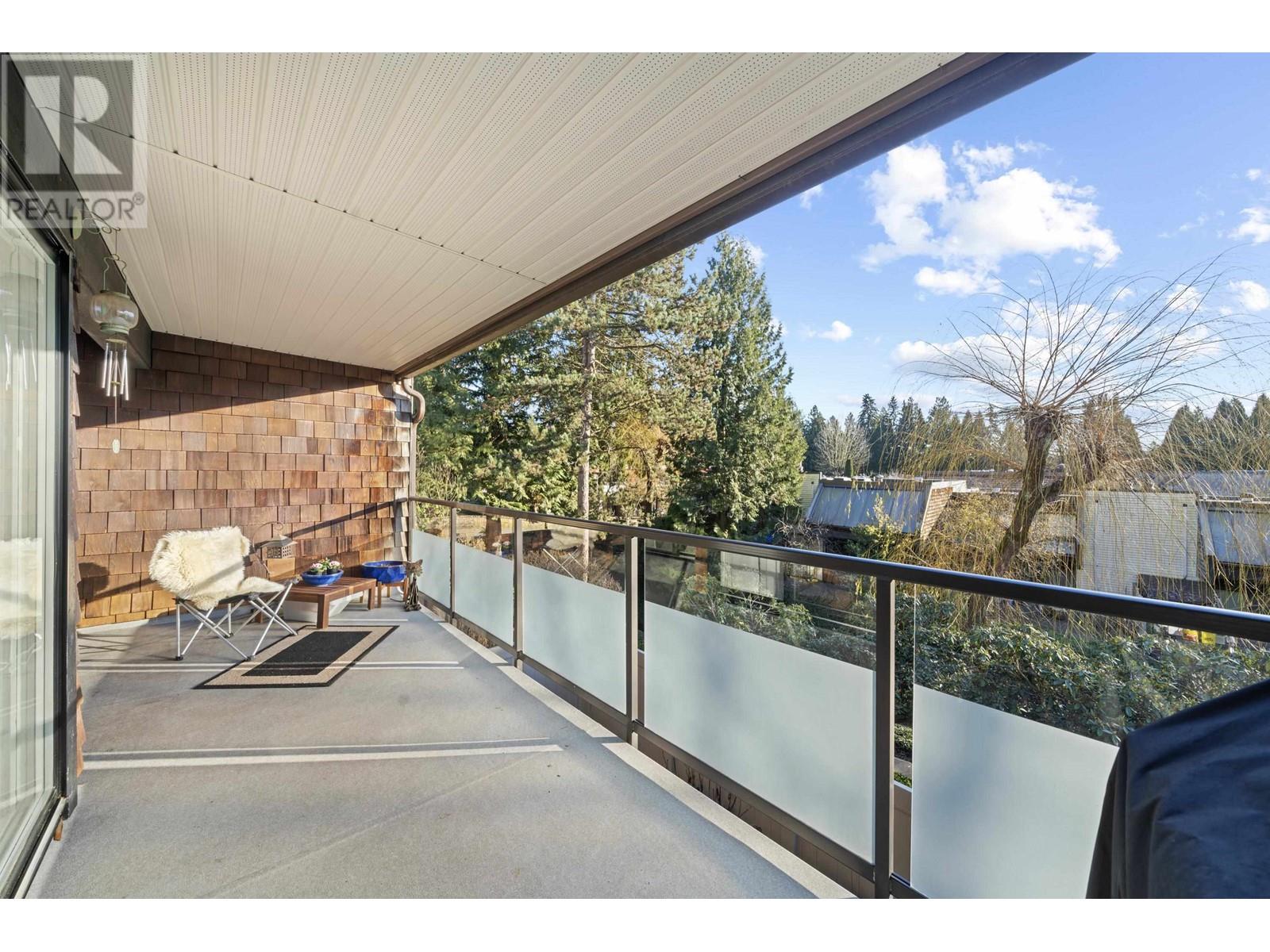Listing Picture 33 of 40 : 4167 BRIDGEWATER CRESCENT, Burnaby / 本拿比 - 魯藝地產 Yvonne Lu Group - MLS Medallion Club Member