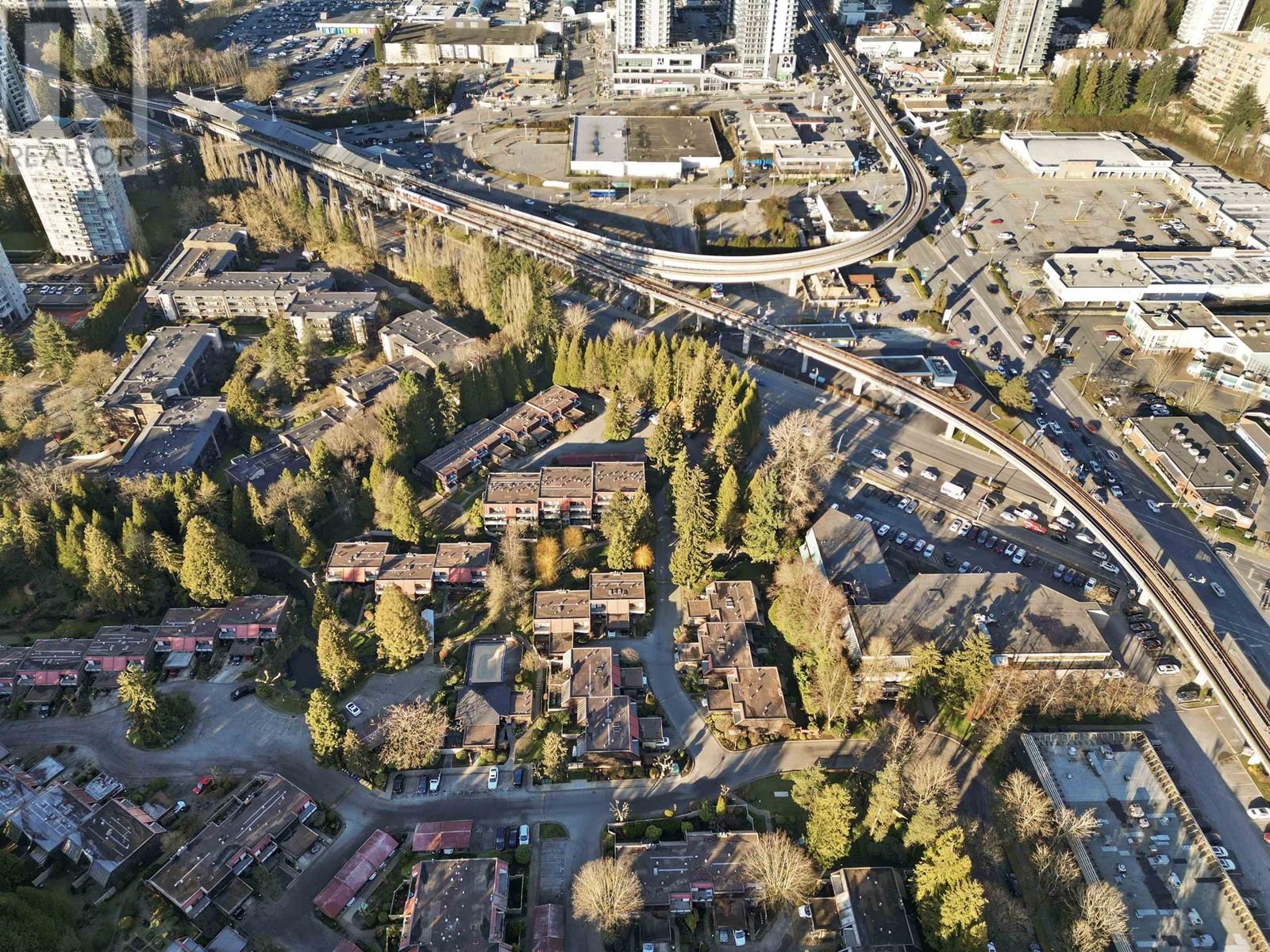Listing Picture 36 of 40 : 4167 BRIDGEWATER CRESCENT, Burnaby / 本拿比 - 魯藝地產 Yvonne Lu Group - MLS Medallion Club Member