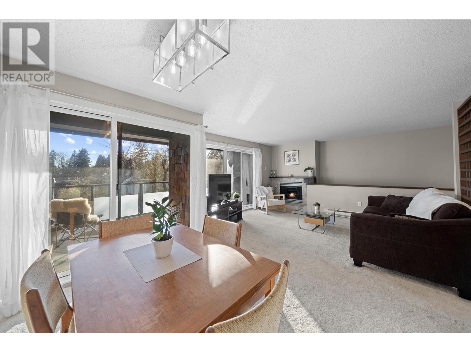 Listing Picture 4 of 40 : 4167 BRIDGEWATER CRESCENT, Burnaby / 本拿比 - 魯藝地產 Yvonne Lu Group - MLS Medallion Club Member