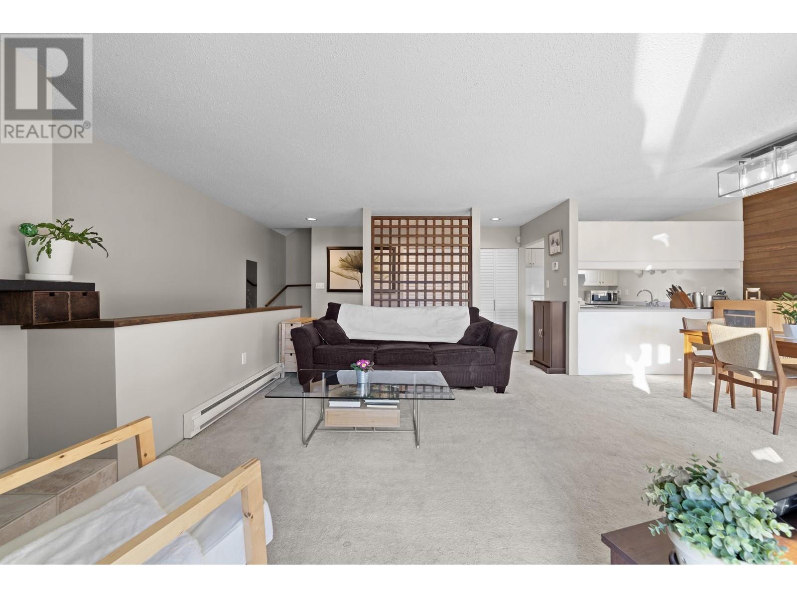 Listing Picture 5 of 40 : 4167 BRIDGEWATER CRESCENT, Burnaby / 本拿比 - 魯藝地產 Yvonne Lu Group - MLS Medallion Club Member