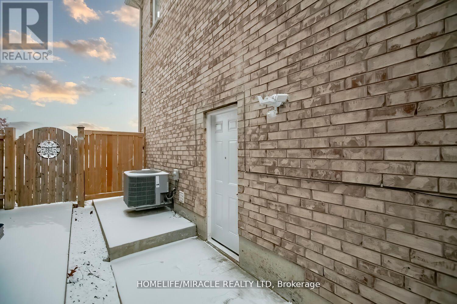 31 Saint Dennis Road, Brampton, Ontario  L6R 3W7 - Photo 20 - W11965600