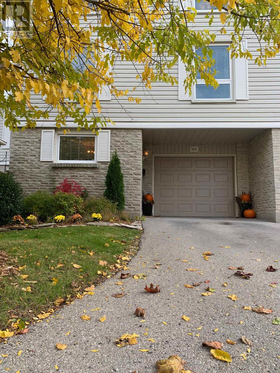 311 Everglade Crescent