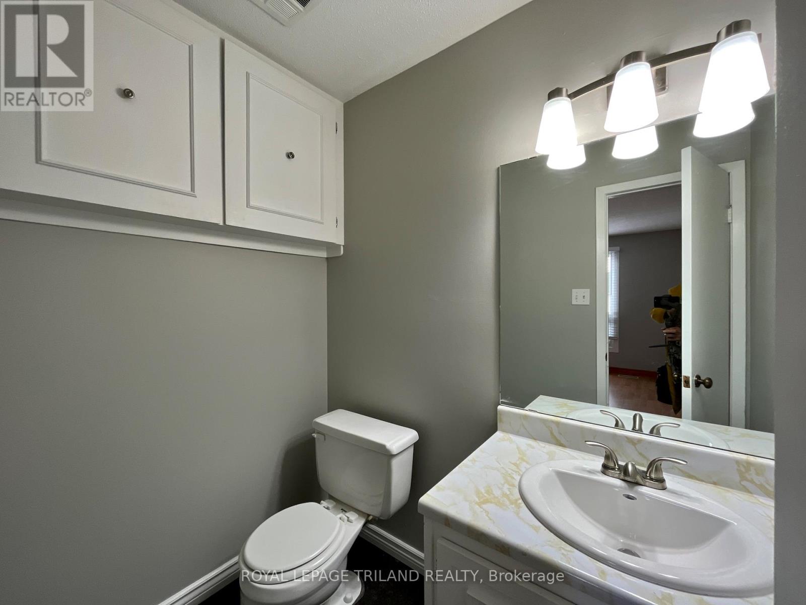 Photo 15 of 29 for 311 Everglade Crescent