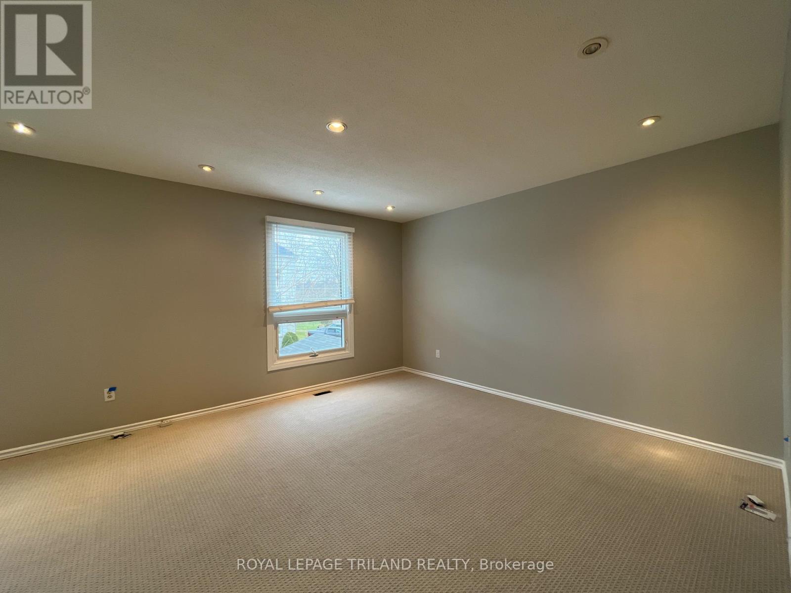 Photo 8 of 29 for 311 Everglade Crescent