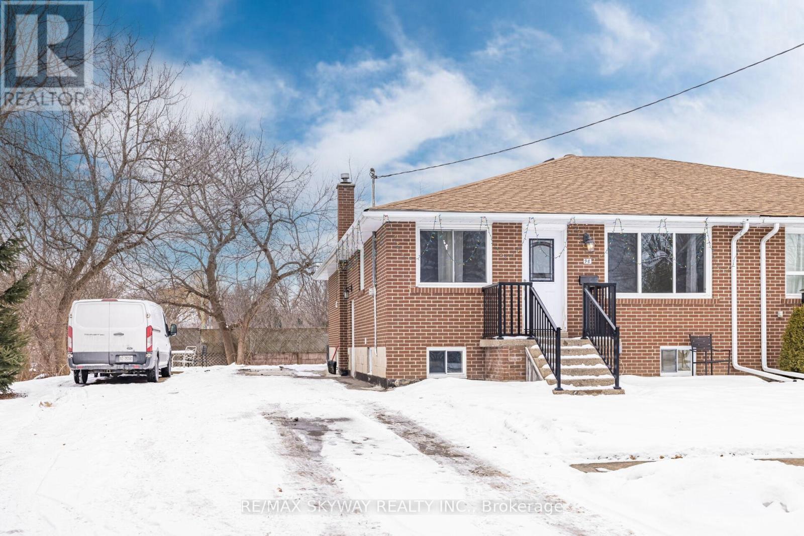 98 Jessie Street, Brampton, Ontario  L6Y 1L7 - Photo 3 - W11965746