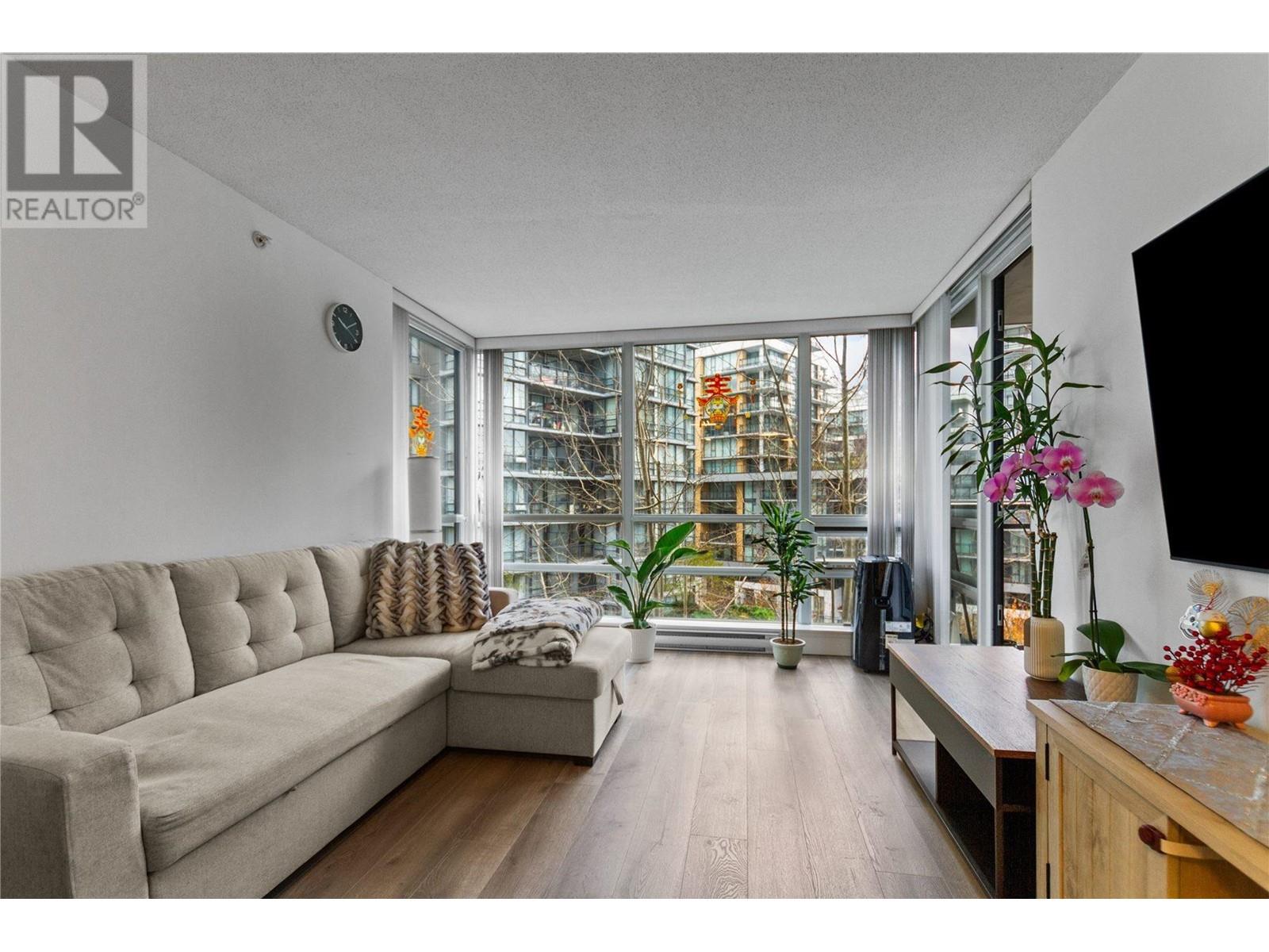 Listing Picture 2 of 25 : 802 3333 CORVETTE WAY, Richmond / 烈治文 - 魯藝地產 Yvonne Lu Group - MLS Medallion Club Member