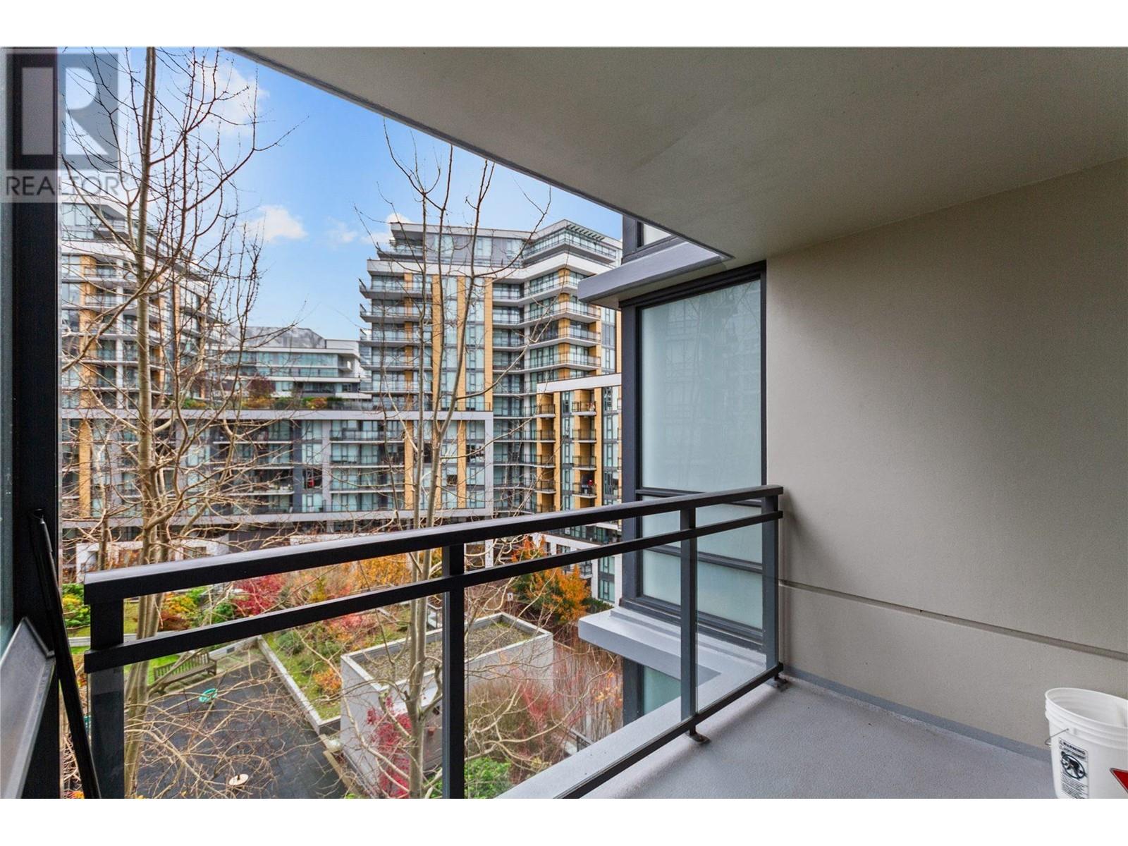 Listing Picture 3 of 25 : 802 3333 CORVETTE WAY, Richmond / 烈治文 - 魯藝地產 Yvonne Lu Group - MLS Medallion Club Member