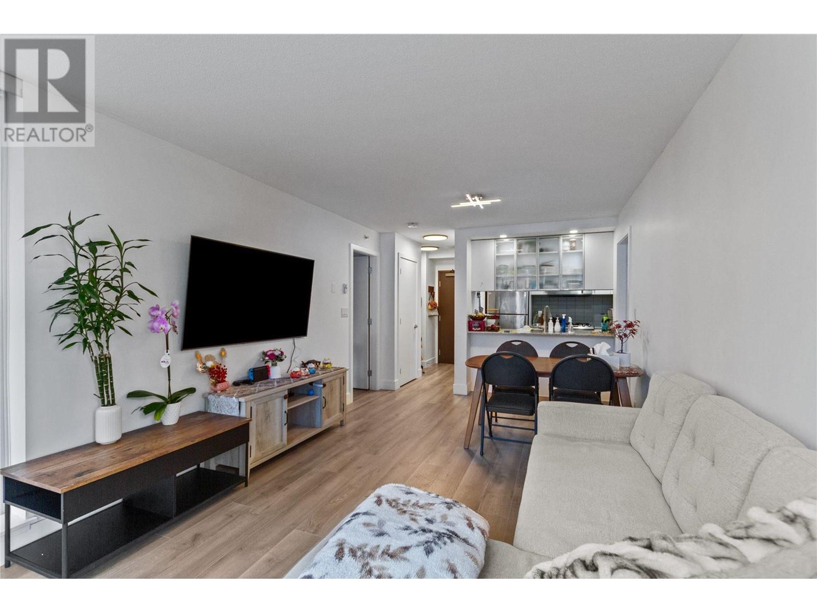 Listing Picture 6 of 25 : 802 3333 CORVETTE WAY, Richmond / 烈治文 - 魯藝地產 Yvonne Lu Group - MLS Medallion Club Member