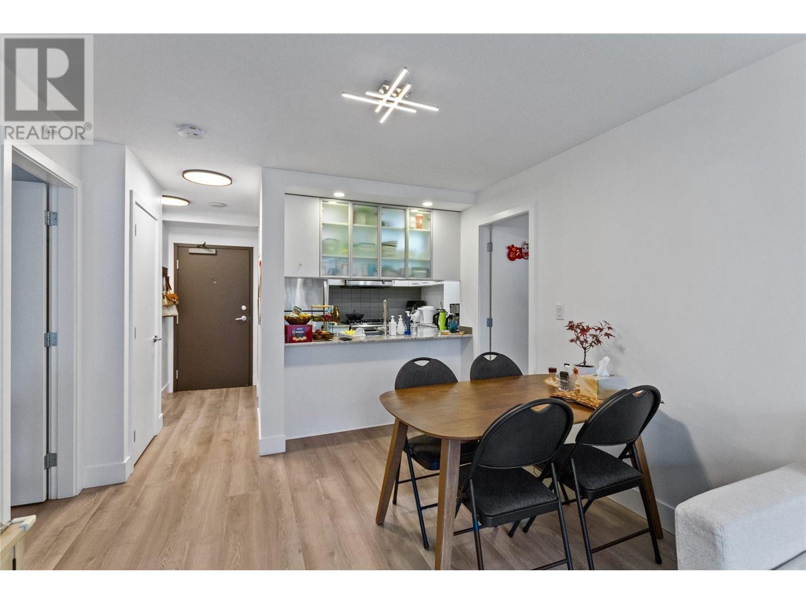 Listing Picture 8 of 25 : 802 3333 CORVETTE WAY, Richmond / 烈治文 - 魯藝地產 Yvonne Lu Group - MLS Medallion Club Member