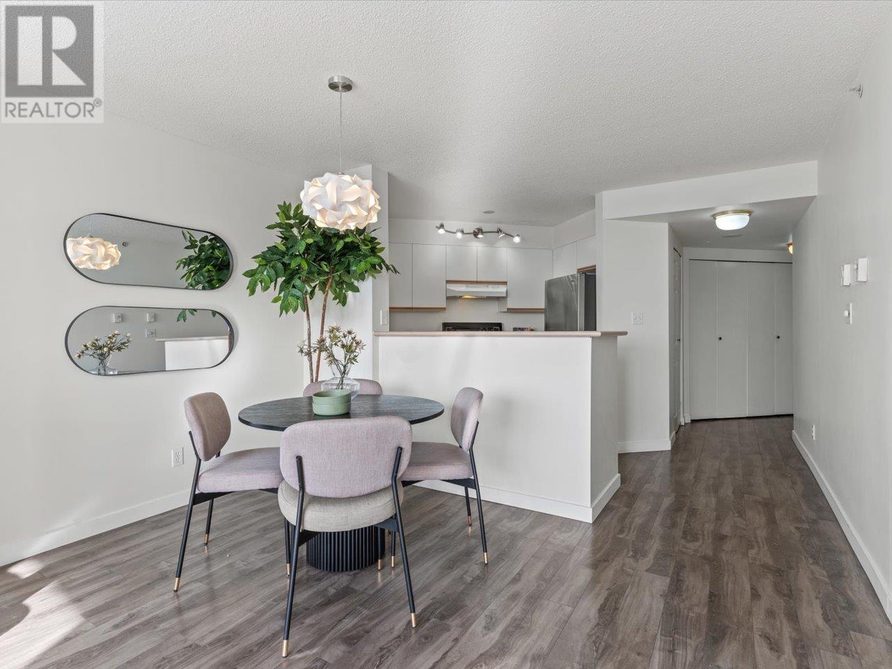 Listing Picture 2 of 22 : 1602 907 BEACH AVENUE, Vancouver / 溫哥華 - 魯藝地產 Yvonne Lu Group - MLS Medallion Club Member