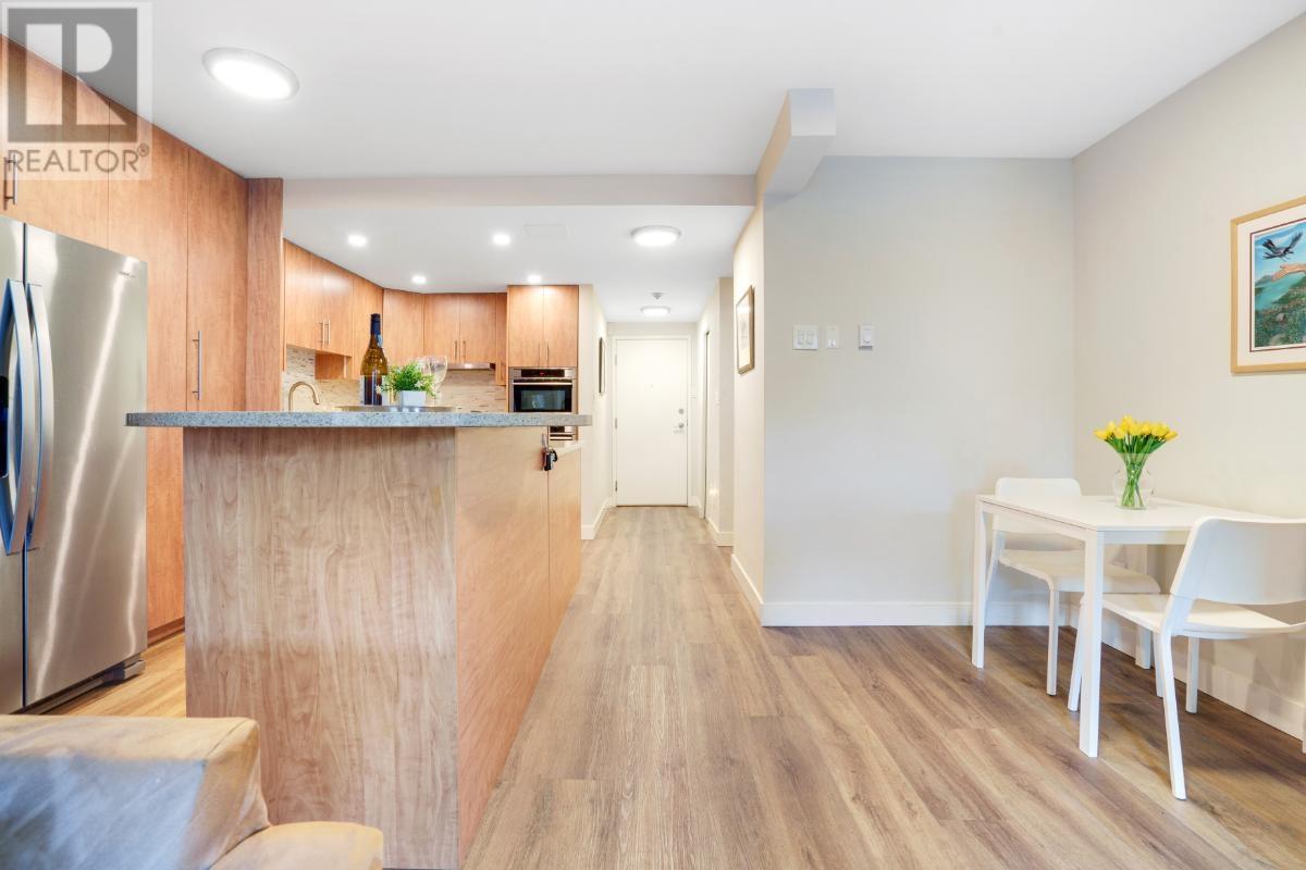 Listing Picture 11 of 33 : 103 1508 MARINER WALK, Vancouver / 溫哥華 - 魯藝地產 Yvonne Lu Group - MLS Medallion Club Member