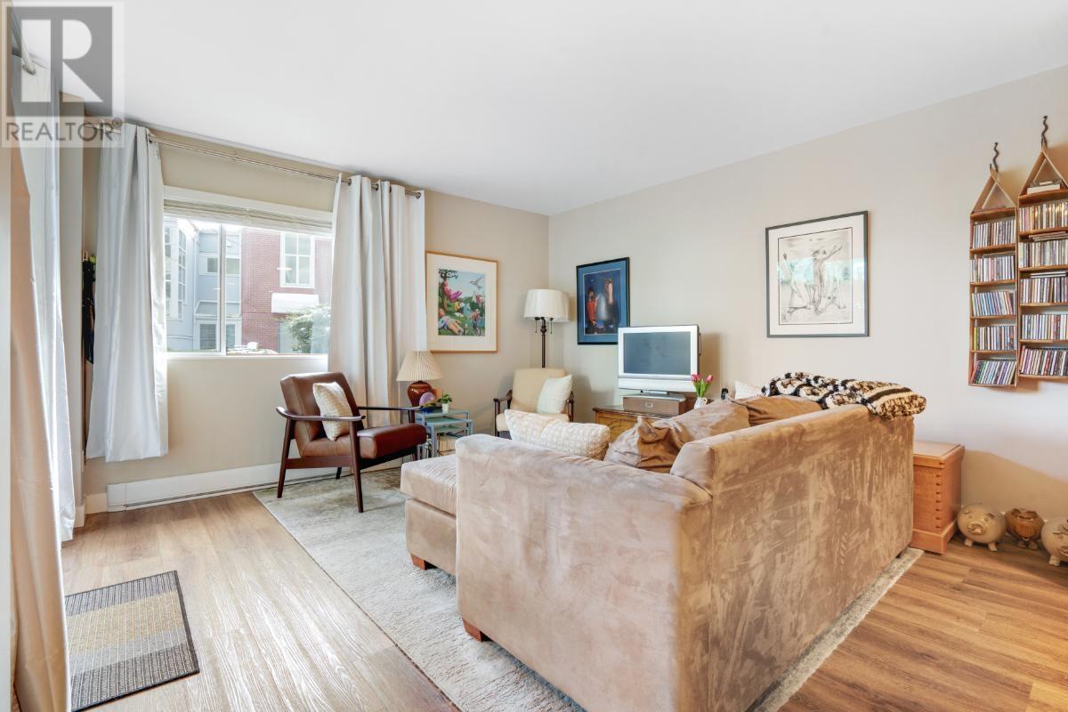 Listing Picture 12 of 33 : 103 1508 MARINER WALK, Vancouver / 溫哥華 - 魯藝地產 Yvonne Lu Group - MLS Medallion Club Member