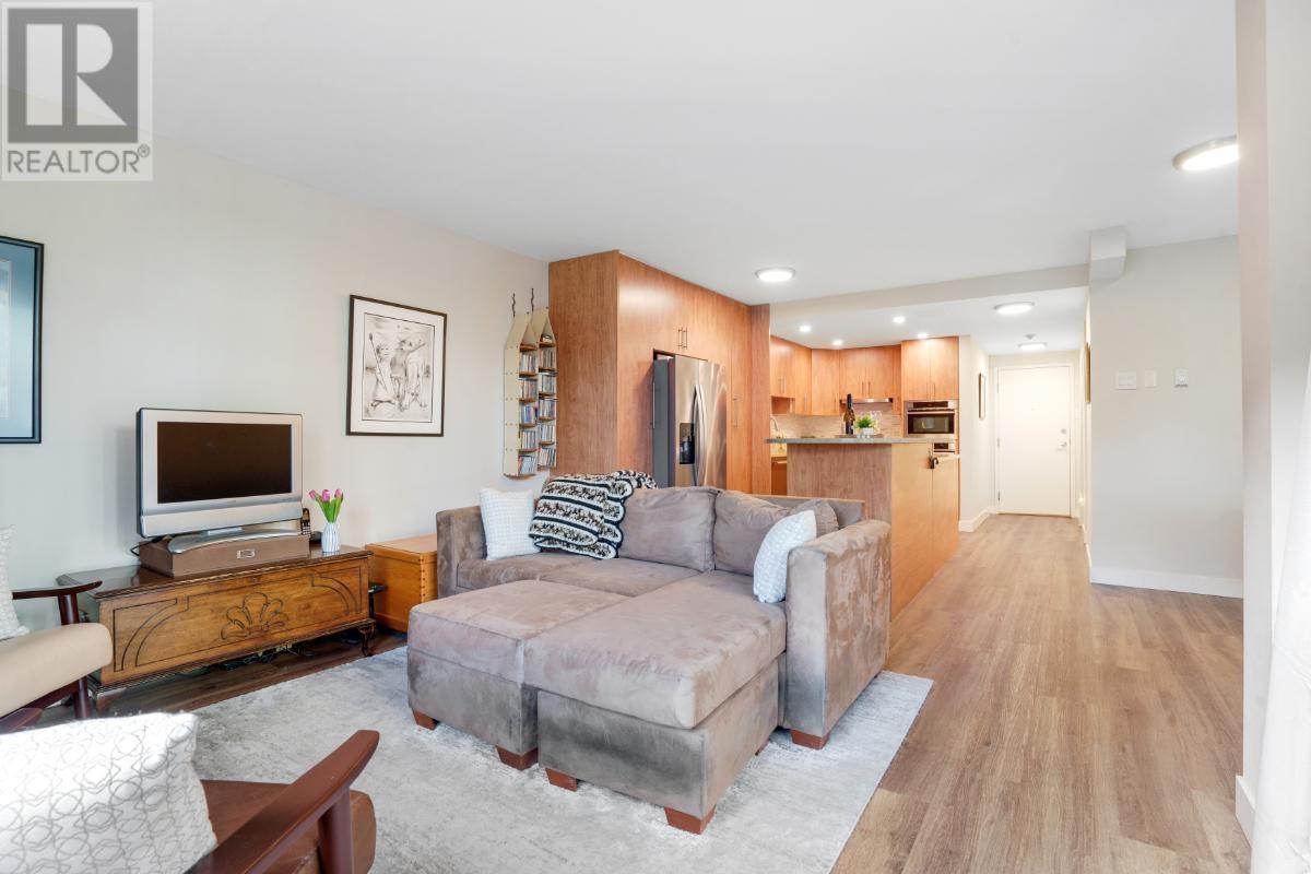 Listing Picture 3 of 33 : 103 1508 MARINER WALK, Vancouver / 溫哥華 - 魯藝地產 Yvonne Lu Group - MLS Medallion Club Member