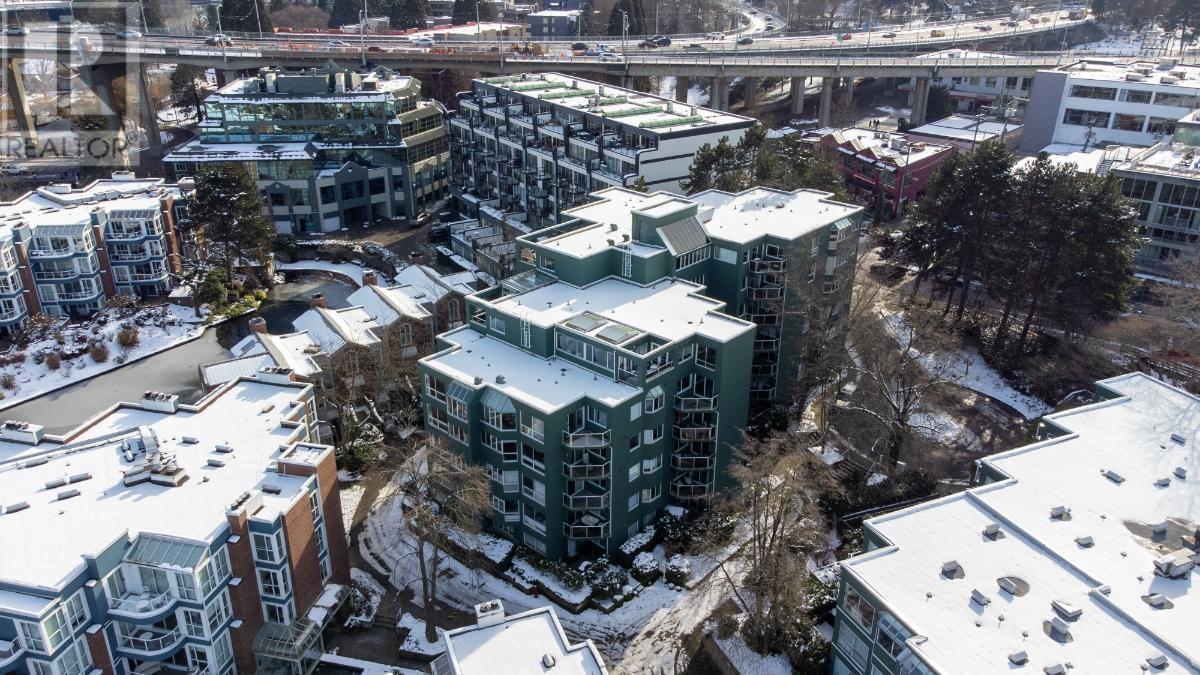 Listing Picture 32 of 33 : 103 1508 MARINER WALK, Vancouver / 溫哥華 - 魯藝地產 Yvonne Lu Group - MLS Medallion Club Member