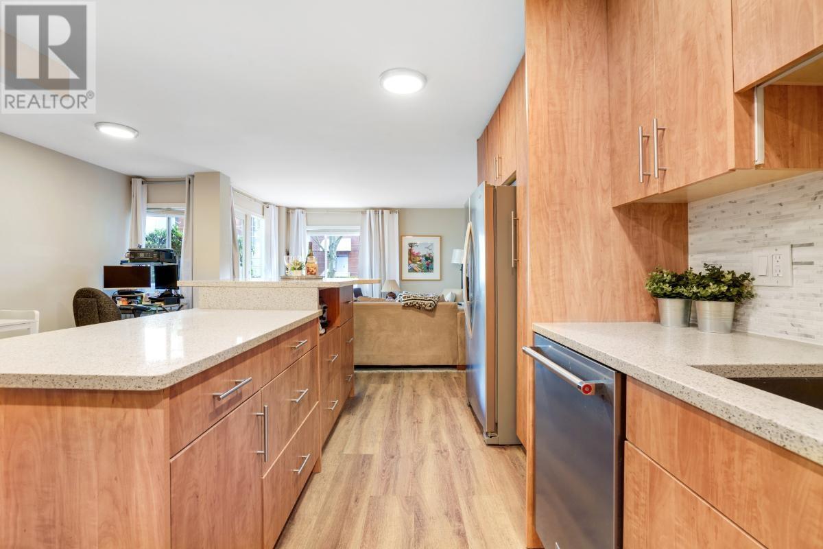 Listing Picture 6 of 33 : 103 1508 MARINER WALK, Vancouver / 溫哥華 - 魯藝地產 Yvonne Lu Group - MLS Medallion Club Member