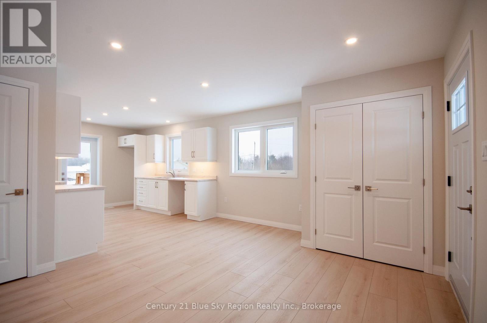 302 Talon Crescent, Bonfield, Ontario  P0H 2E0 - Photo 6 - X11894829