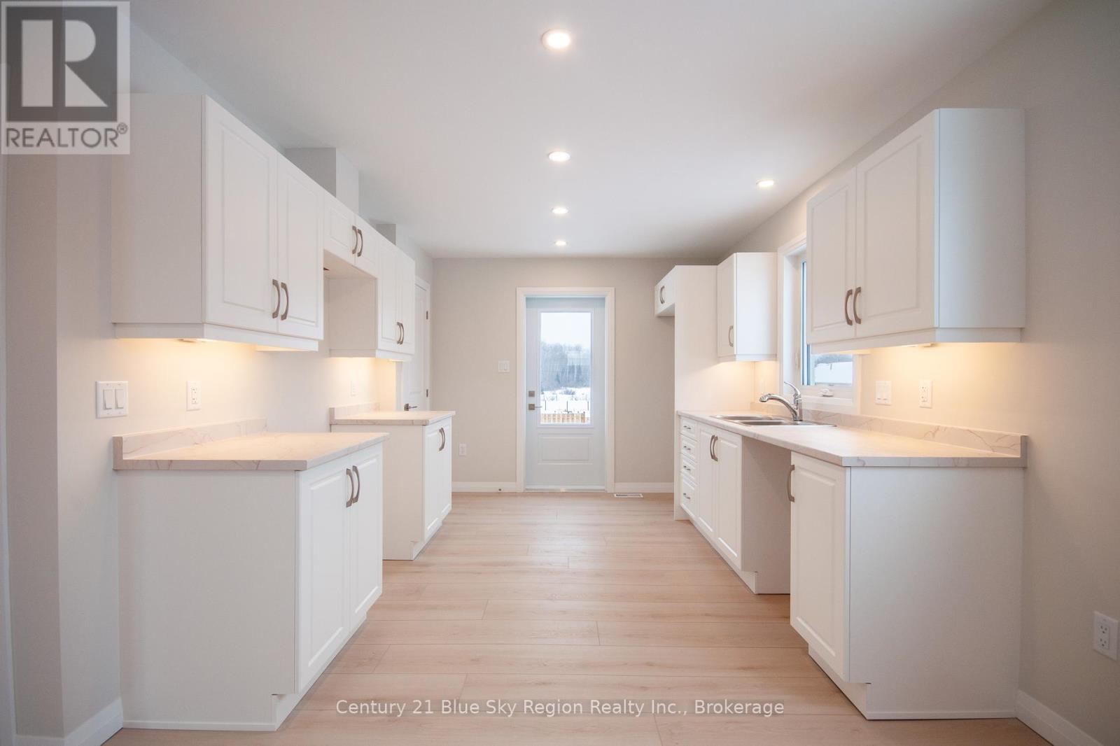 302 Talon Crescent, Bonfield, Ontario  P0H 2E0 - Photo 7 - X11894829