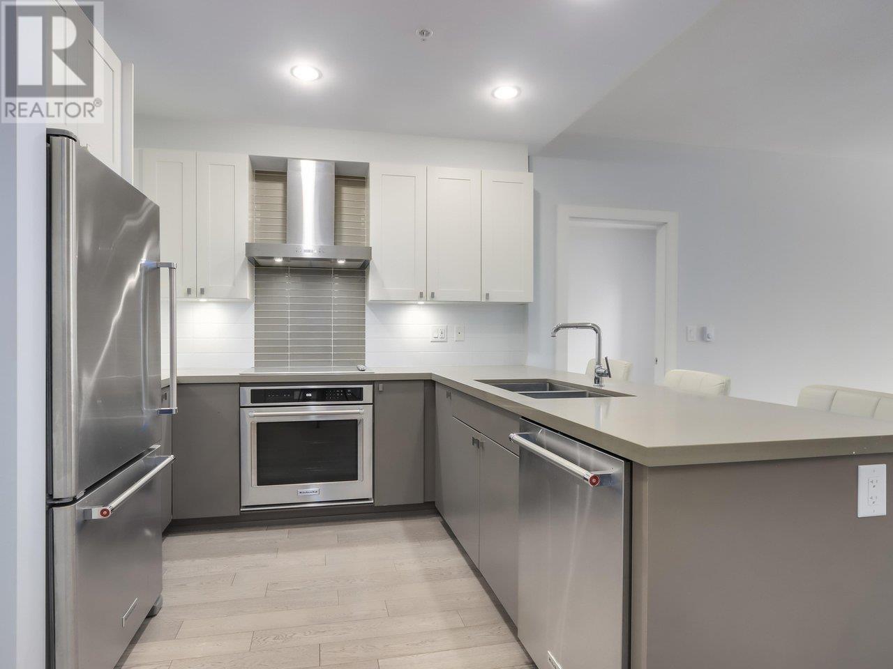 Listing Picture 3 of 21 : 202 3399 NOEL DRIVE, Burnaby / 本拿比 - 魯藝地產 Yvonne Lu Group - MLS Medallion Club Member