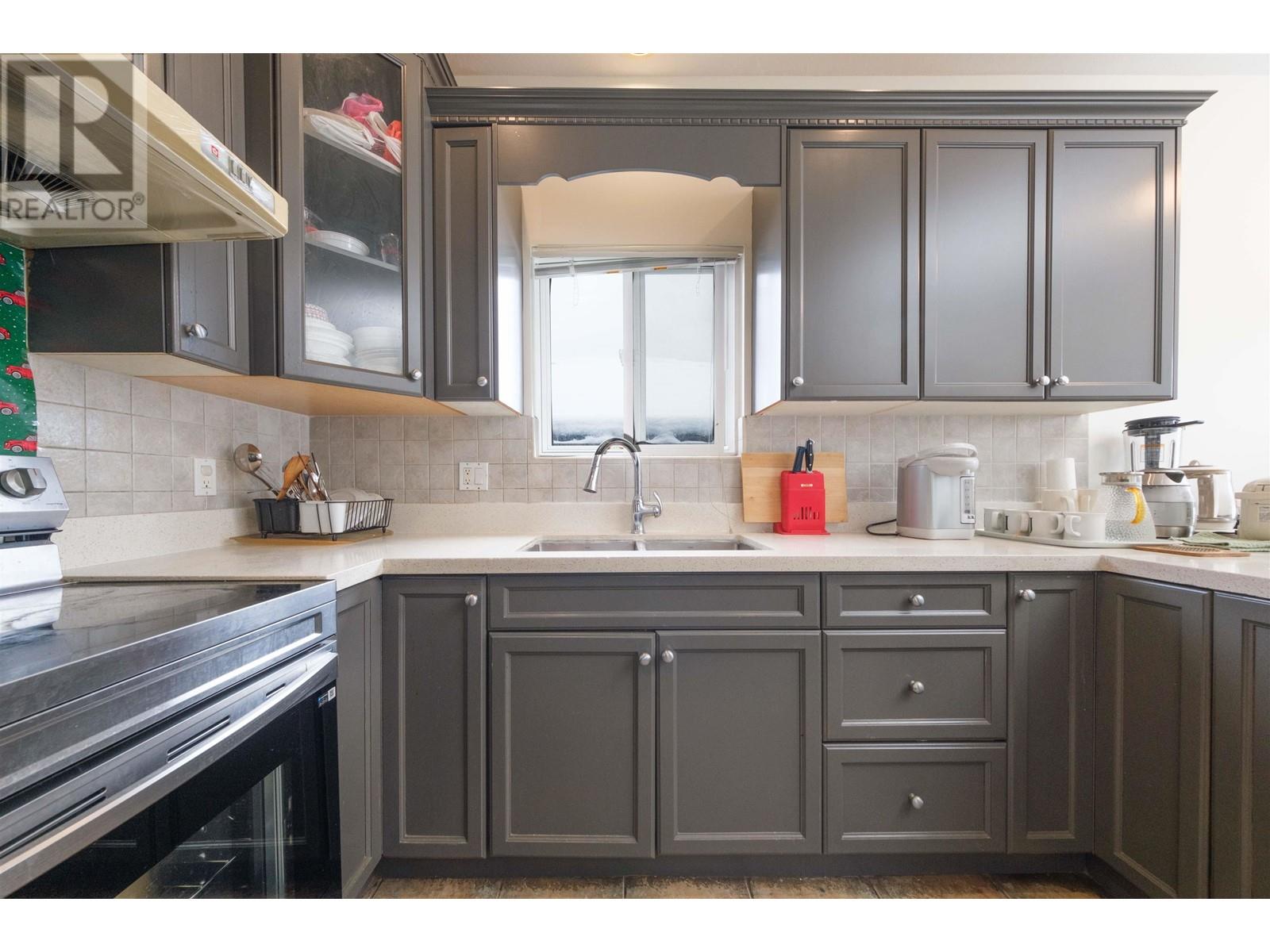 Listing Picture 8 of 36 : 2780 E 26TH AVENUE, Vancouver / 溫哥華 - 魯藝地產 Yvonne Lu Group - MLS Medallion Club Member