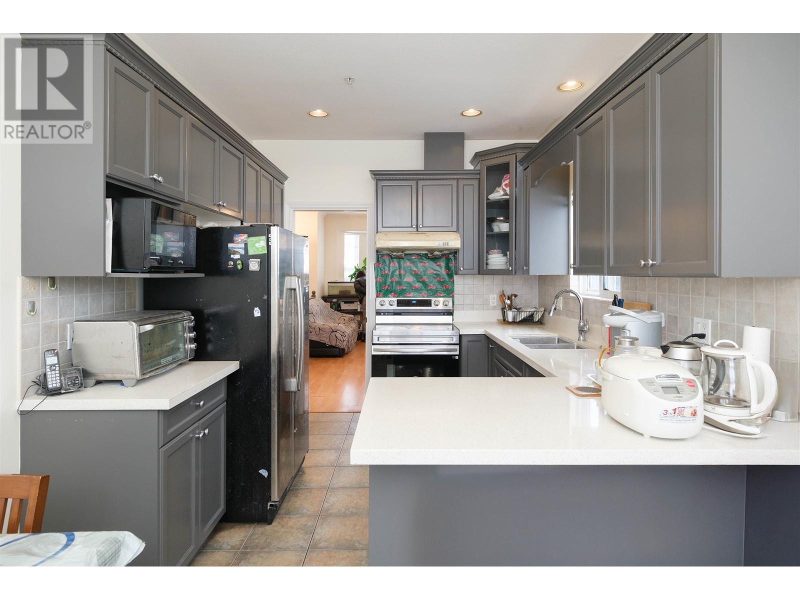 Listing Picture 11 of 36 : 2780 E 26TH AVENUE, Vancouver / 溫哥華 - 魯藝地產 Yvonne Lu Group - MLS Medallion Club Member