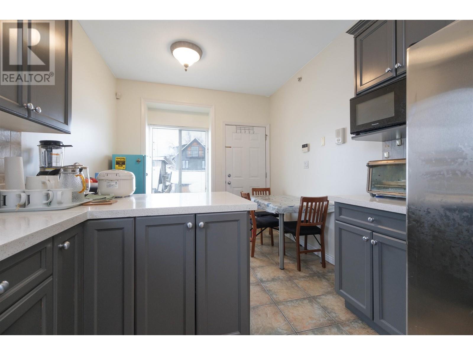 Listing Picture 9 of 36 : 2780 E 26TH AVENUE, Vancouver / 溫哥華 - 魯藝地產 Yvonne Lu Group - MLS Medallion Club Member