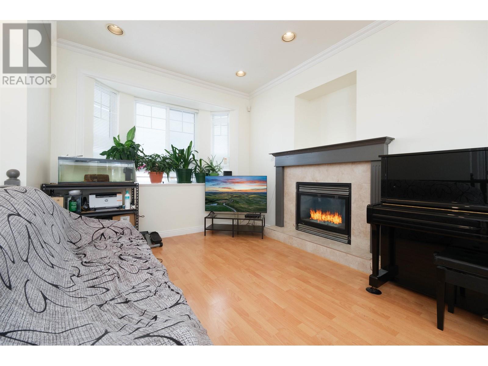 Listing Picture 3 of 36 : 2780 E 26TH AVENUE, Vancouver / 溫哥華 - 魯藝地產 Yvonne Lu Group - MLS Medallion Club Member