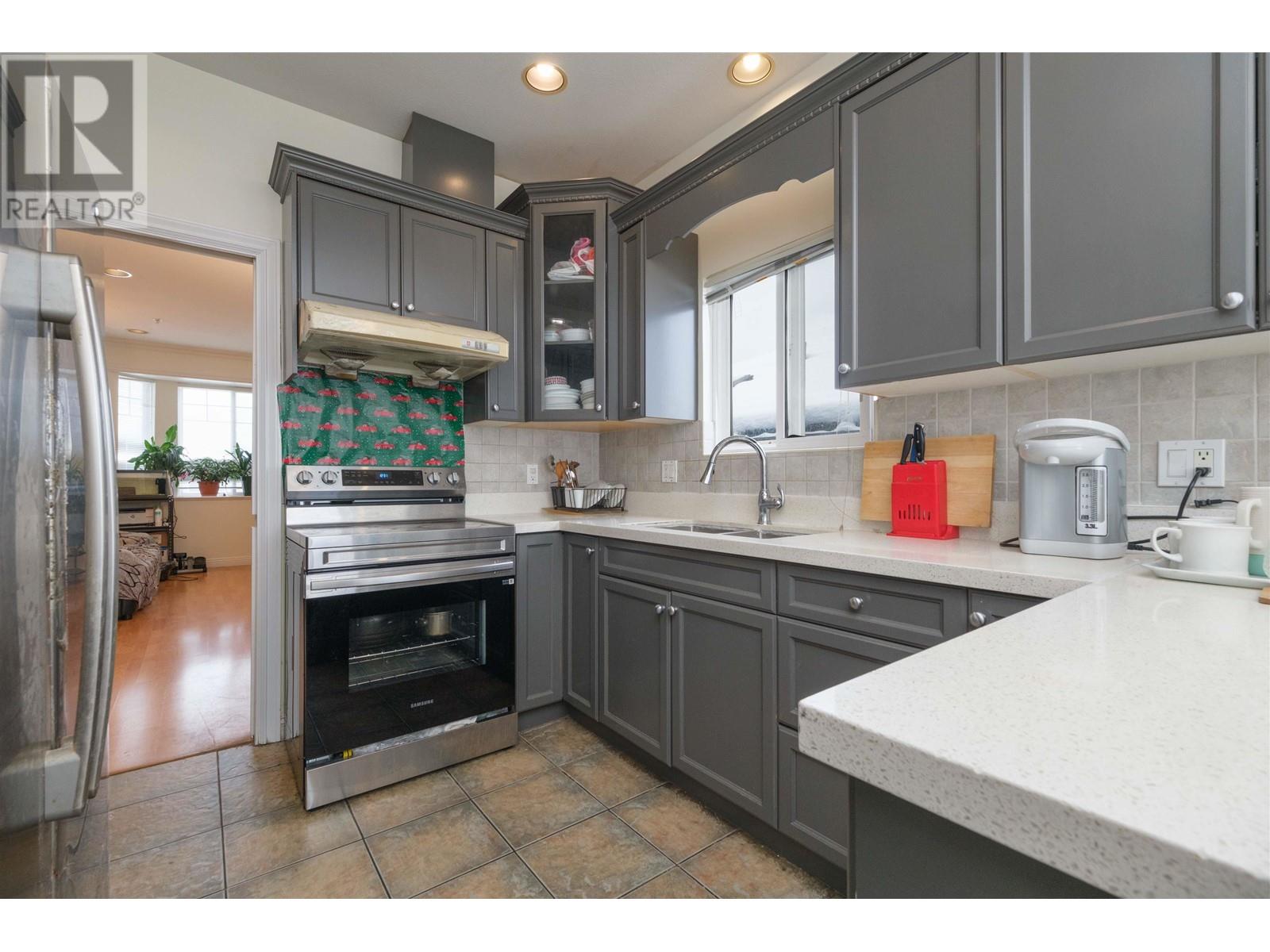 Listing Picture 10 of 36 : 2780 E 26TH AVENUE, Vancouver / 溫哥華 - 魯藝地產 Yvonne Lu Group - MLS Medallion Club Member