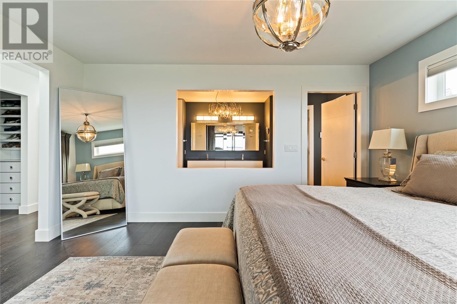 Property at 8853 Park Pacific Terr image 3