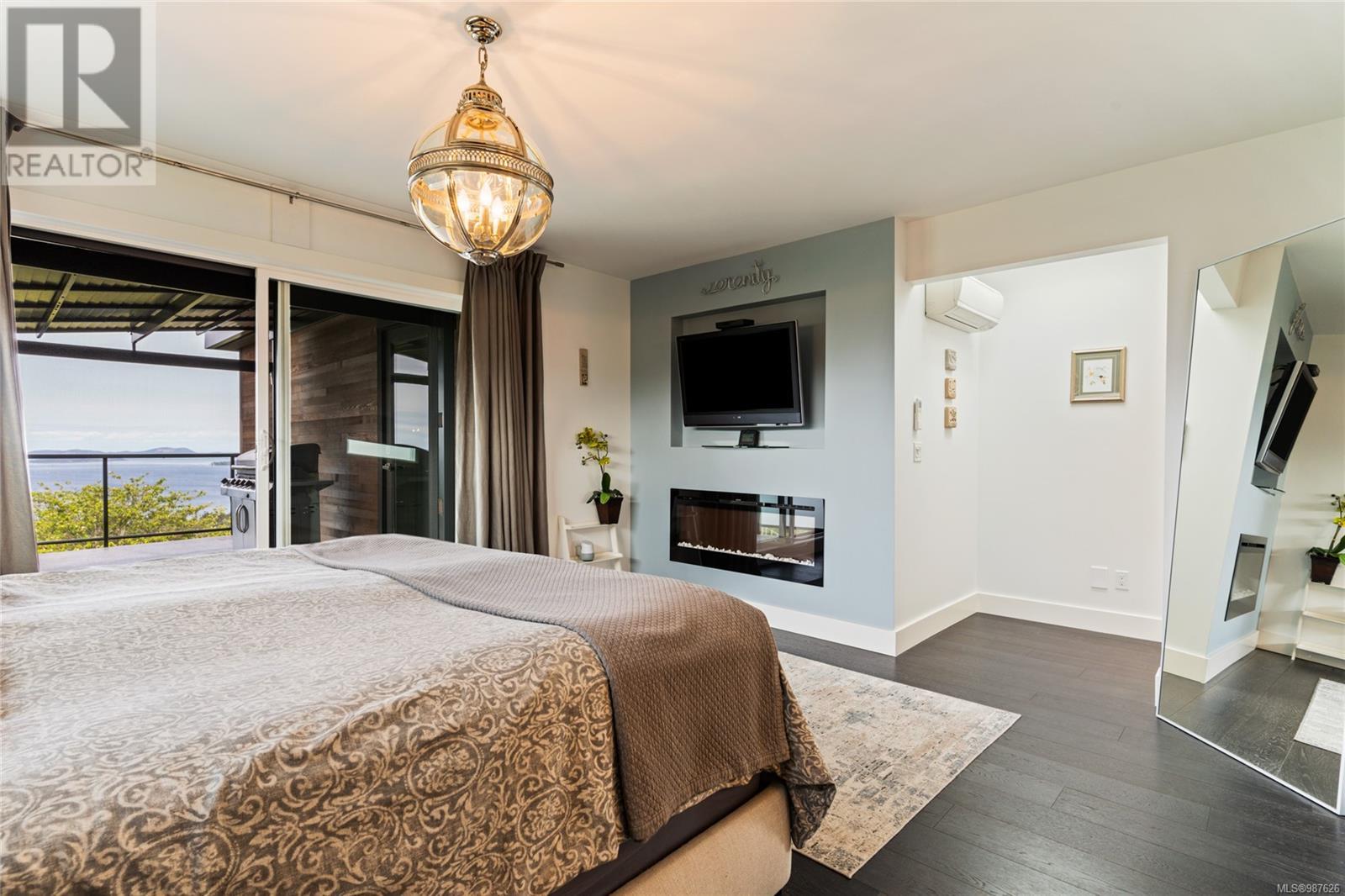 Property at 8853 Park Pacific Terr image 4