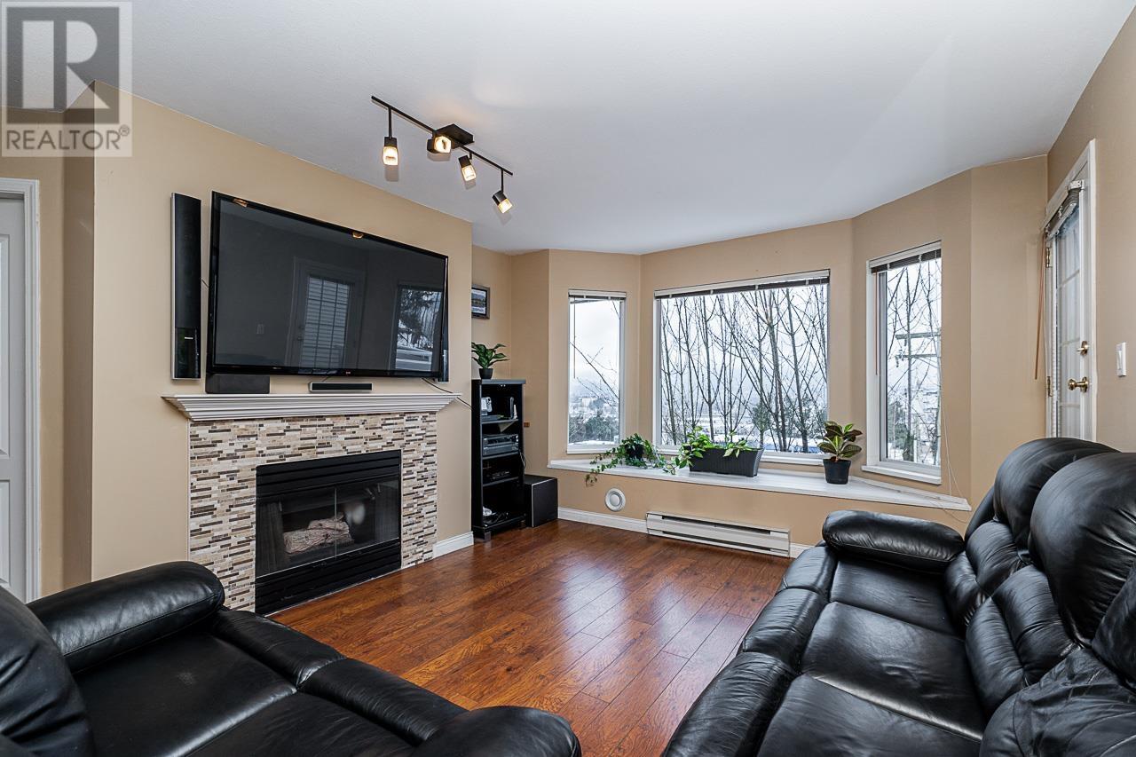Listing Picture 10 of 31 : 404 3733 NORFOLK STREET, Burnaby / 本拿比 - 魯藝地產 Yvonne Lu Group - MLS Medallion Club Member