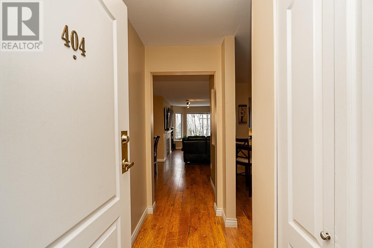 Listing Picture 8 of 31 : 404 3733 NORFOLK STREET, Burnaby / 本拿比 - 魯藝地產 Yvonne Lu Group - MLS Medallion Club Member