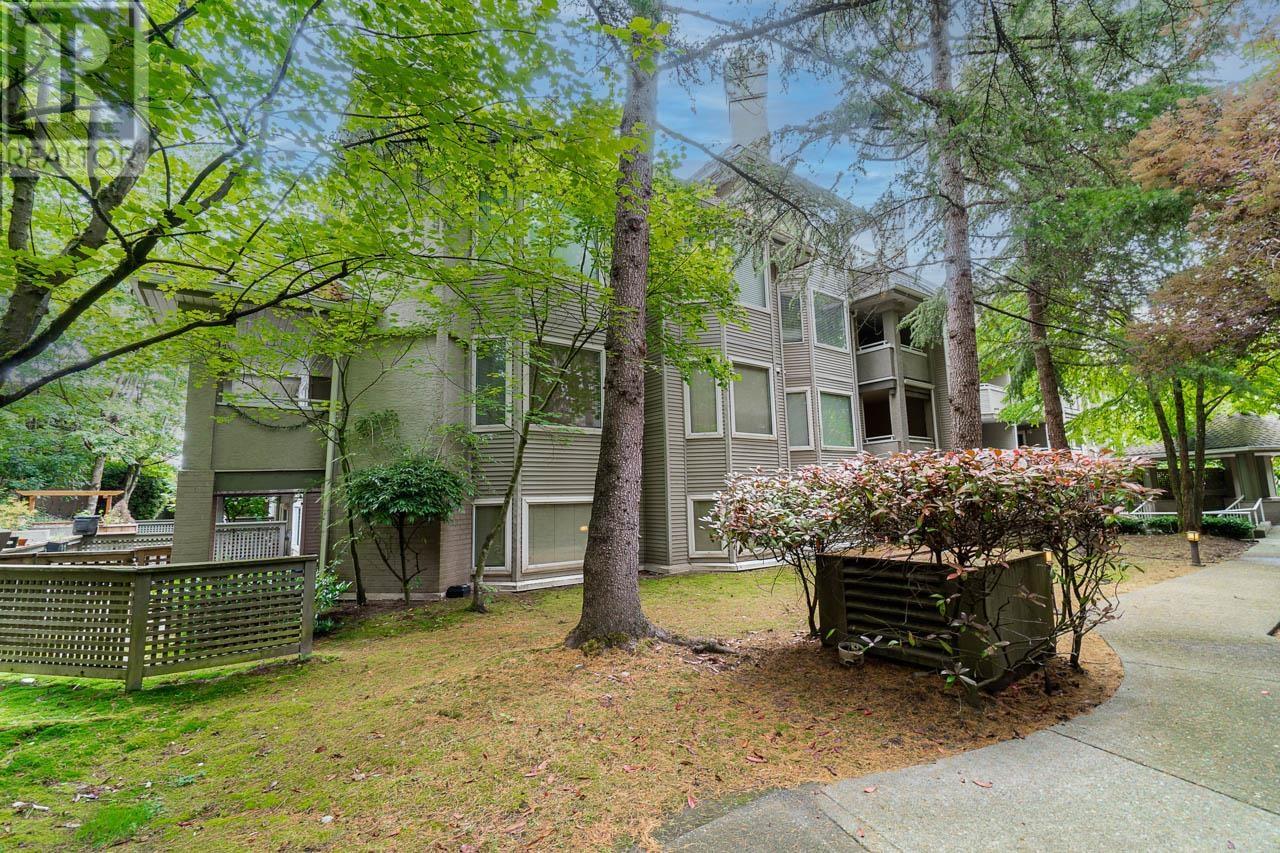 Listing Picture 5 of 31 : 404 3733 NORFOLK STREET, Burnaby / 本拿比 - 魯藝地產 Yvonne Lu Group - MLS Medallion Club Member