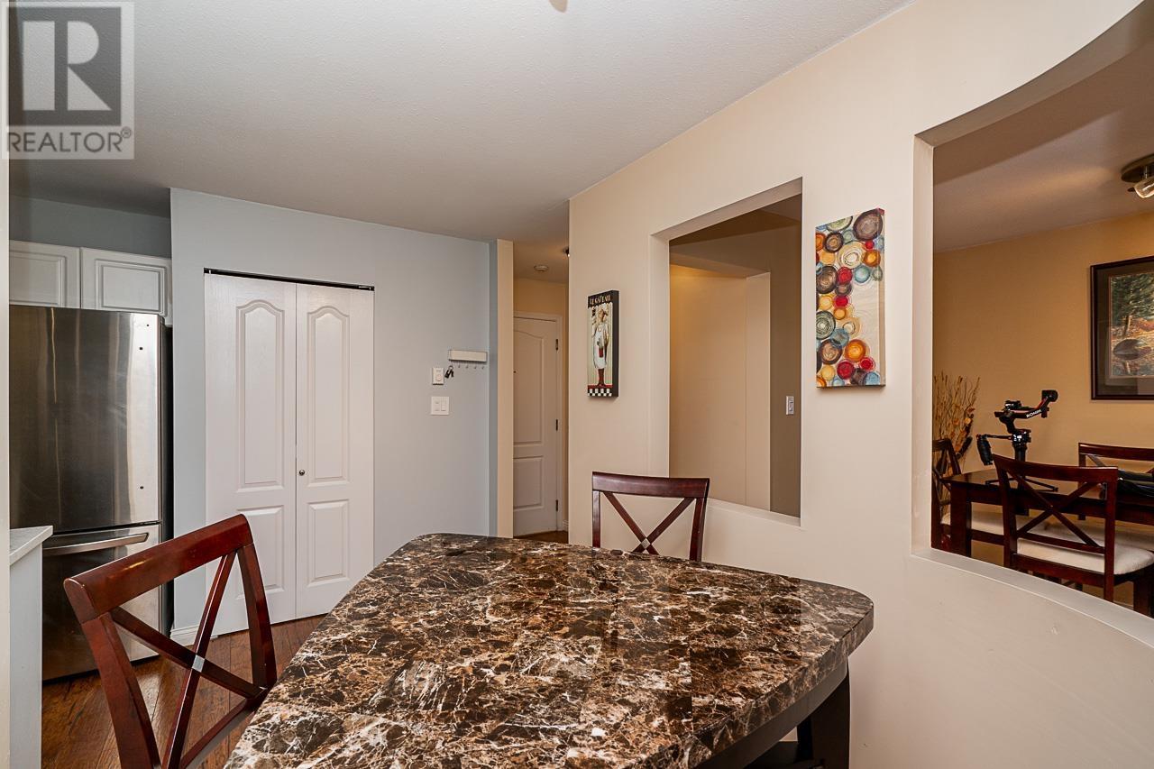 Listing Picture 15 of 31 : 404 3733 NORFOLK STREET, Burnaby / 本拿比 - 魯藝地產 Yvonne Lu Group - MLS Medallion Club Member