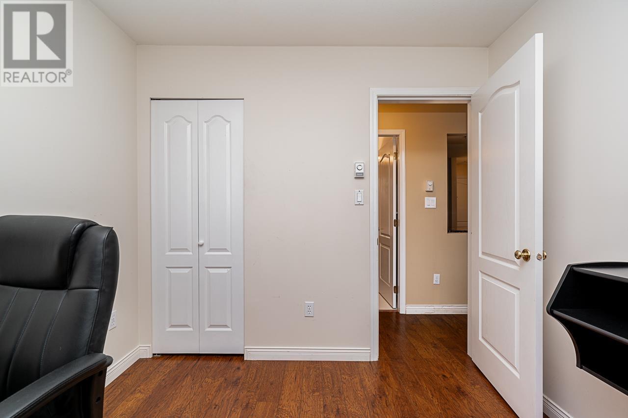 Listing Picture 25 of 31 : 404 3733 NORFOLK STREET, Burnaby / 本拿比 - 魯藝地產 Yvonne Lu Group - MLS Medallion Club Member